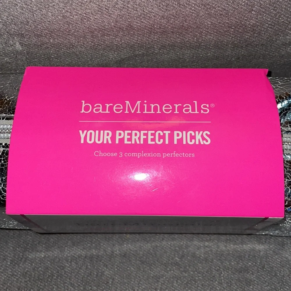 Bare Minerals make up bag. - Picture 2 of 4
